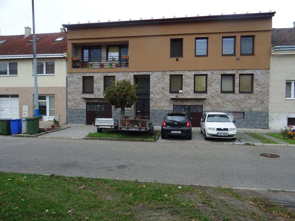 Milanna Apartment Břeclav Екстериор снимка